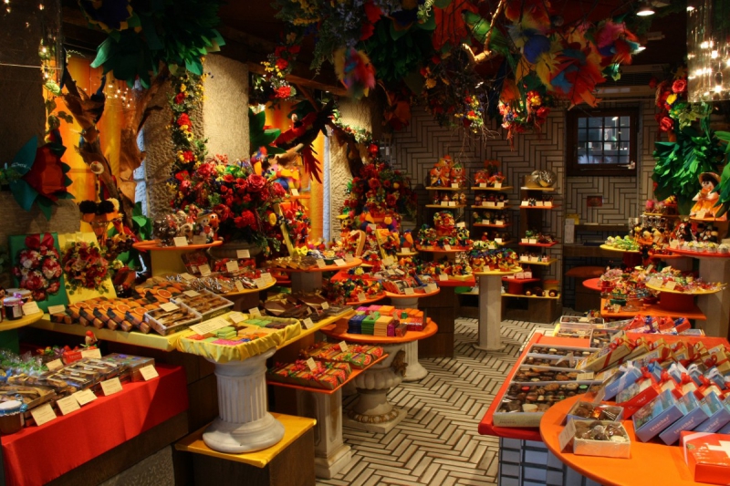 vente-LA SEYNE SUR MER-min_candy_store_chocolate_shop_chocolate_switzerland-393515